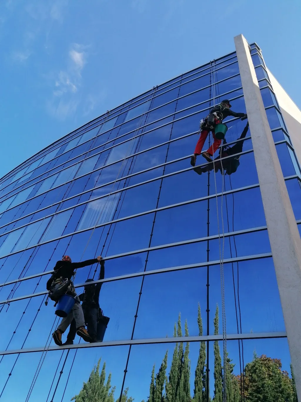 Window cleaning at height, Clinique Saint-Jean