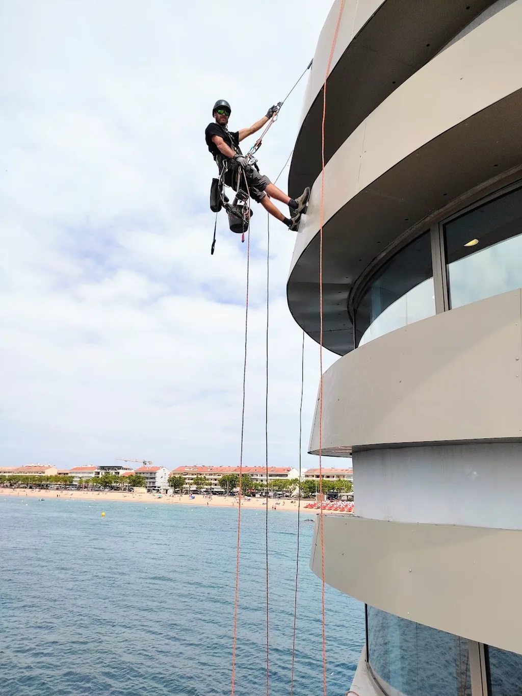Silicone joint repairs on a harbour building