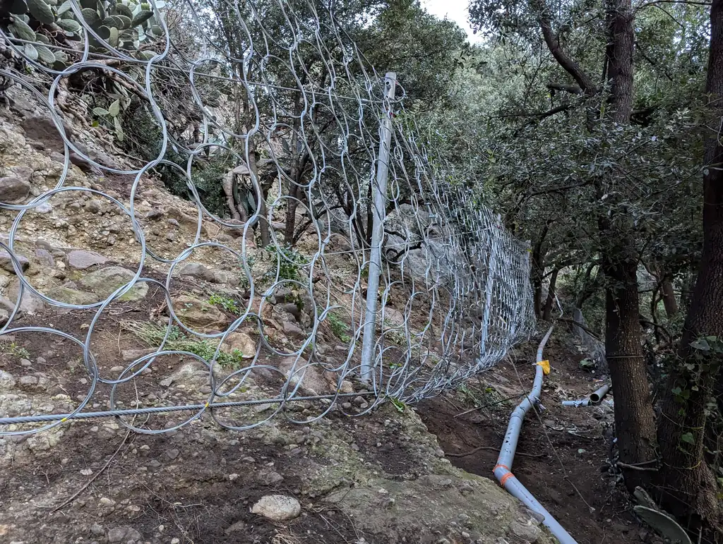 Ring nets against falling rocks