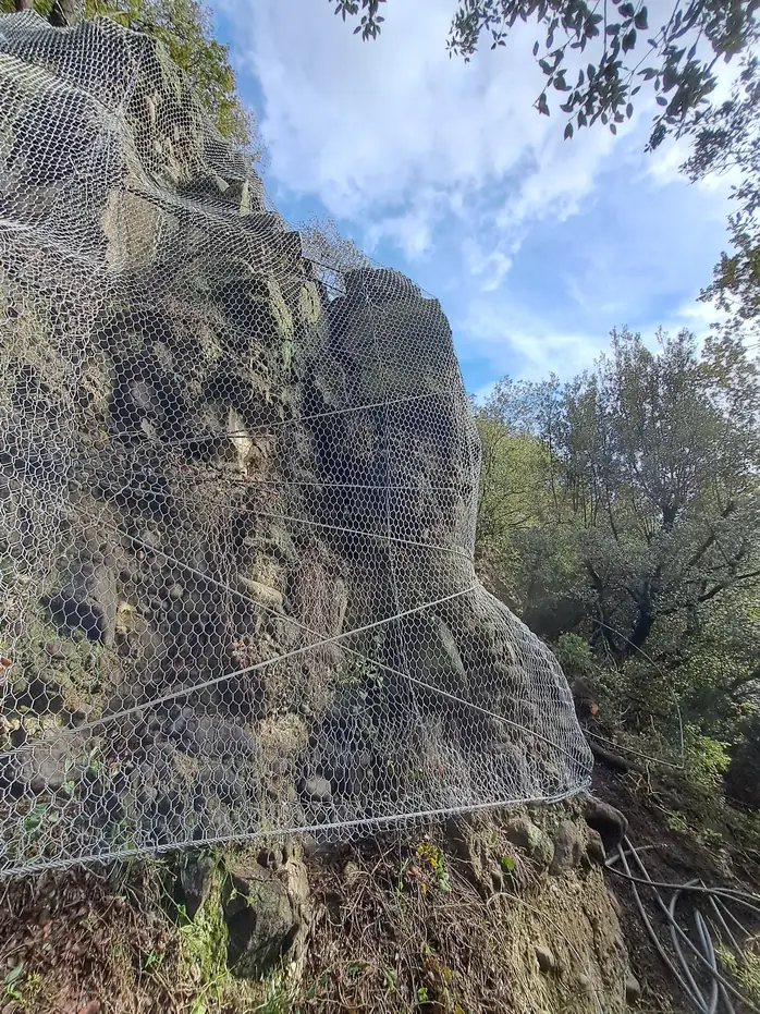 Pinned mesh on a rock face