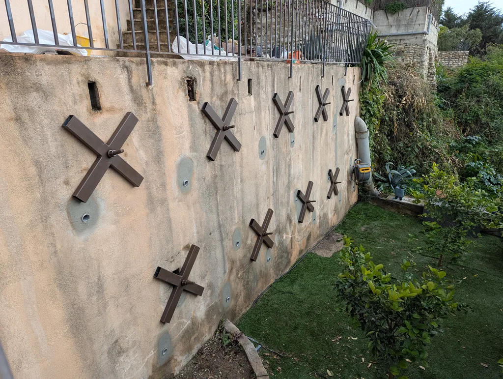 Wall reinforcement with St Andrew's cross bracing